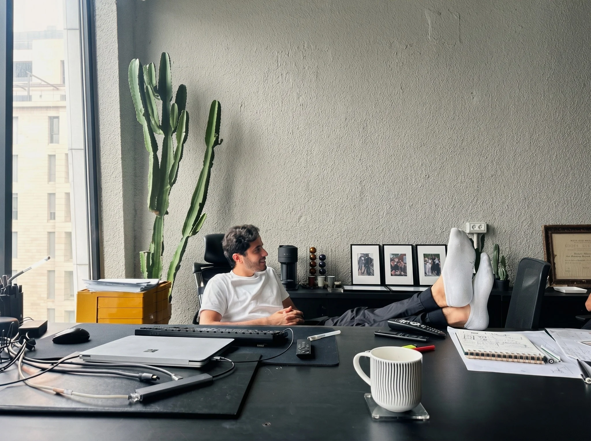 Arnouk et Associes studio portrait workspace